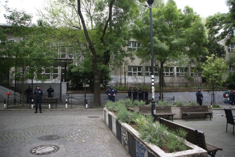 Počela nastava u beogradskoj školi gdje se desio masakr, dio roditelja traži prekid školske godine