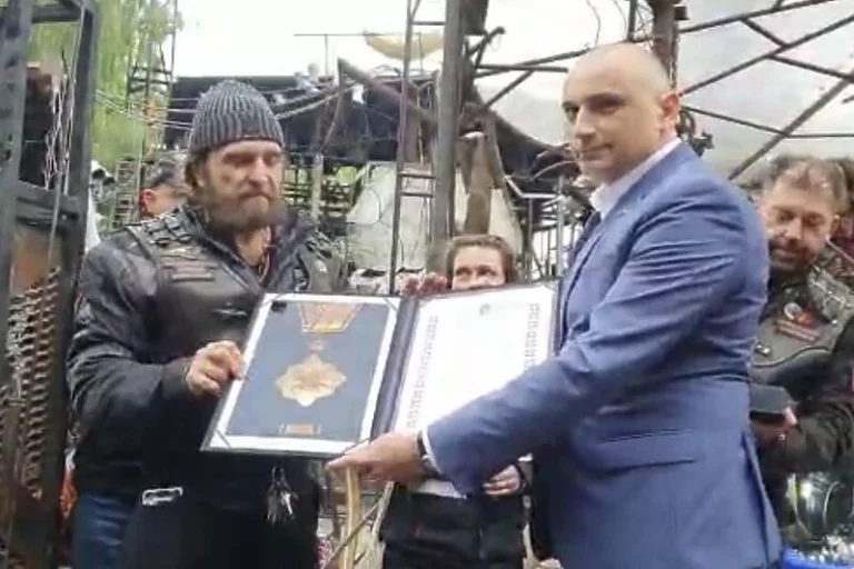 Banjac u ime Dodika otišao u Moskvu i uručio orden vođi Noćnih vukova