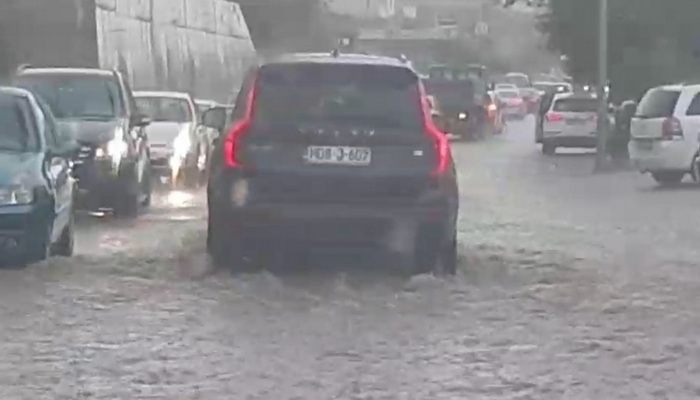 Veliko nevrijeme pogodilo Mostar, problemi u saobraćaju, ulice pod vodom