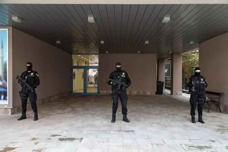 Nastavak akcije: Policija s dugim cijevima ponovo upala u Općinu Stari Grad u Sarajevu