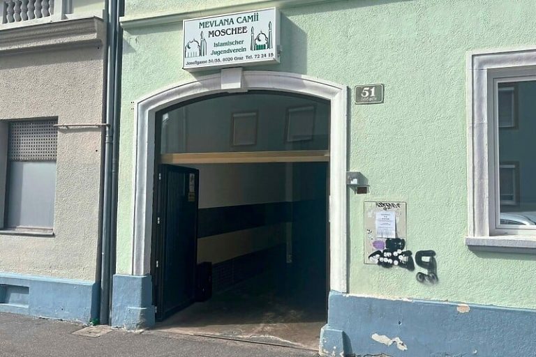 Gnusna provokacija: Svinjska glava ostavljena ispred džamije u Grazu