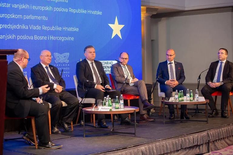 Danas u Zagrebu: Radman, Granić i Schmidt o EU putu BiH