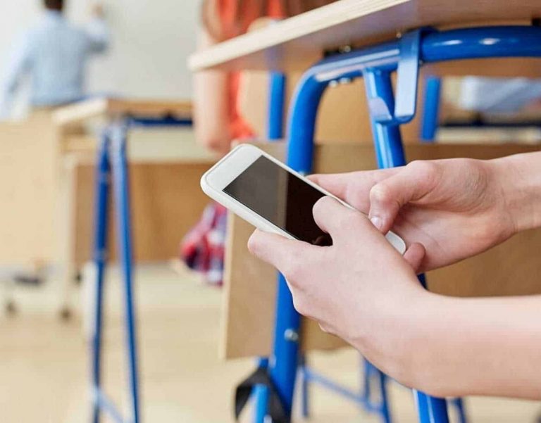 Australija donijela prvu u svijetu zabranu društvenih medija za mlađe od 16 godina