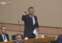 Stevandić izbacio Vukanovića iz sale: “Iznesite ga, psihijatrija je blizu”