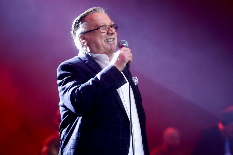 ONI KOJI SU KUPILI KARTU ZA KONCERT HALIDA BEŠLIĆA U ZAGREBU NE ŽELE POVRAT NOVCA: “Vjerujemo da bi s neba volio vidjeti svoju publiku kako…”