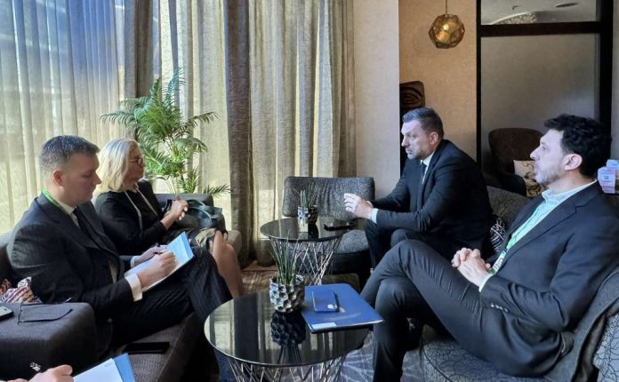 l_25e9cd6a5336286ee75352110ef5d384