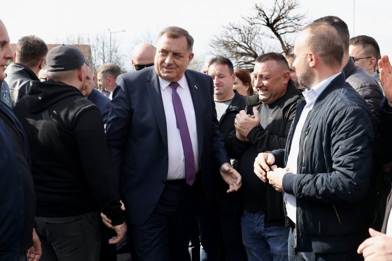 Dodik stigao u Sud BiH: Dočekan aplauzom