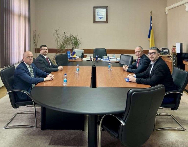 Helez sa vojnim atašeom SAD-a: Građani u BiH su sigurni, ne postoje prijetnje
