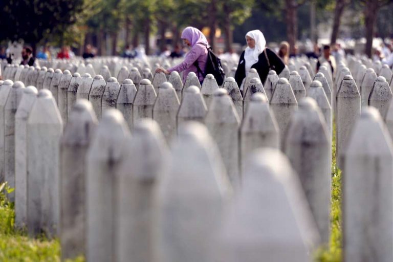 Crnogorska vlada usvojila amandmane na prijedlog Rezolucije o genocidu u Srebrenici