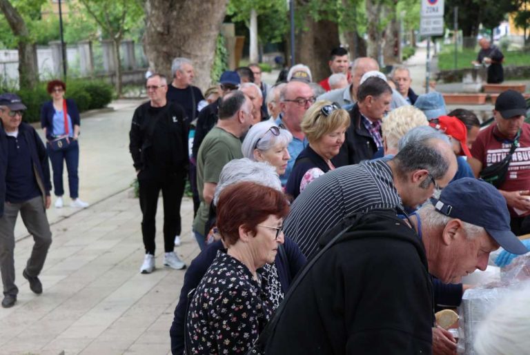 Međunarodni praznik rada obilježen u Mostaru  dijeljenjem graha