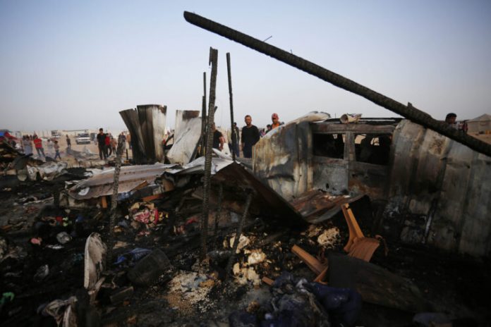 U izraelskom napadu na izbjeglički kamp u Rafahu ubijeno 40 Palestinaca