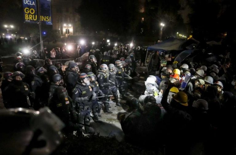 Policija u Kaliforniji pod punom opremom razbila pro-palestinski protestni kamp na UCLA-ju