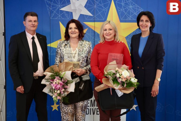 Dobitnice nagrade za najbolju novinarsku priču Dženana Karup-Druško i Maja Nikolić