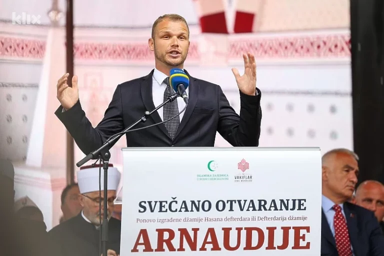 Stanivuković na otvaranju džamije Arnaudije: Ne vjerujem u čovjeka koji ruši svetinje i bomogolje