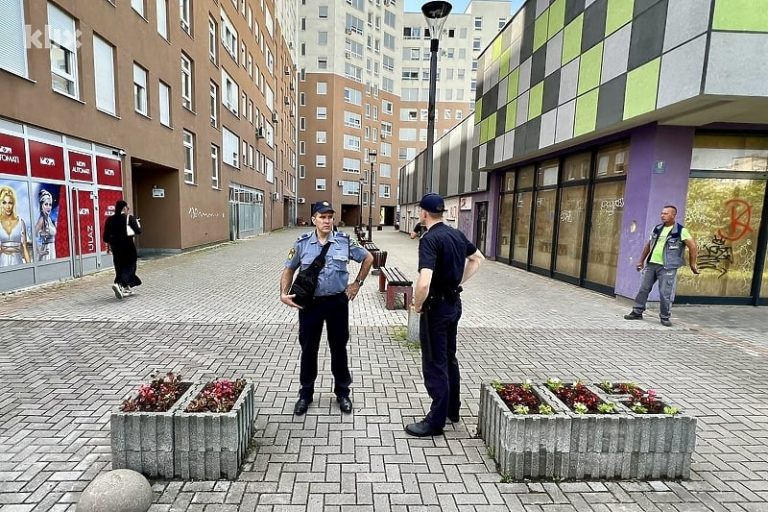 Muškarac iz Tuzle nakon ubistva supruge i djece na zidu ispisao poruku, motiv još nije utvrđen