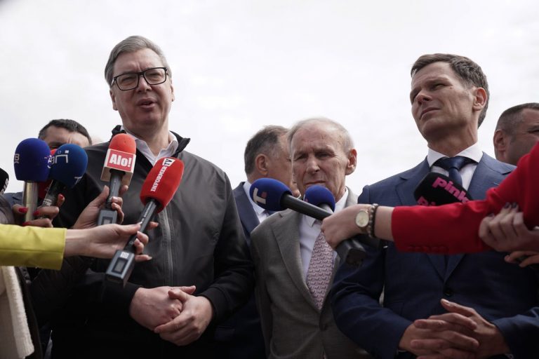 Vučić: Mrzim neradničku klasu koja hoće da radi tri sata dnevno