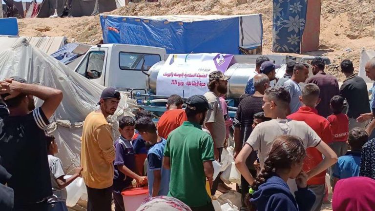 Islamska zajednica dostavlja pitku vodu civilima u Gazi