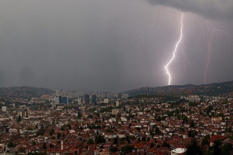 Meteorolog kojeg prati regija objavio prognozu do kraja jula: Treba li odgoditi odlazak na more?