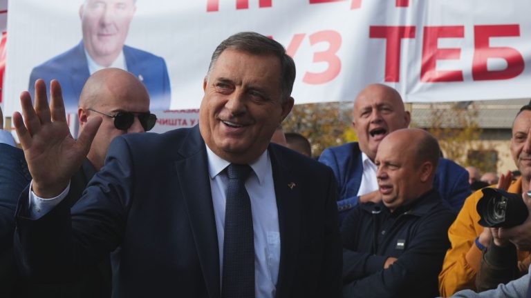 Dodik o mogućoj potjernici: Vidjet ćemo koga će i da li će ikoga uhapsiti