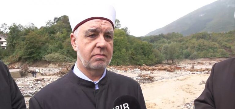 Reisul-ulema poručio: Trenutno su u fokusu ljudi kojima trebamo pomoći, molimo Boga da porodicama da snage
