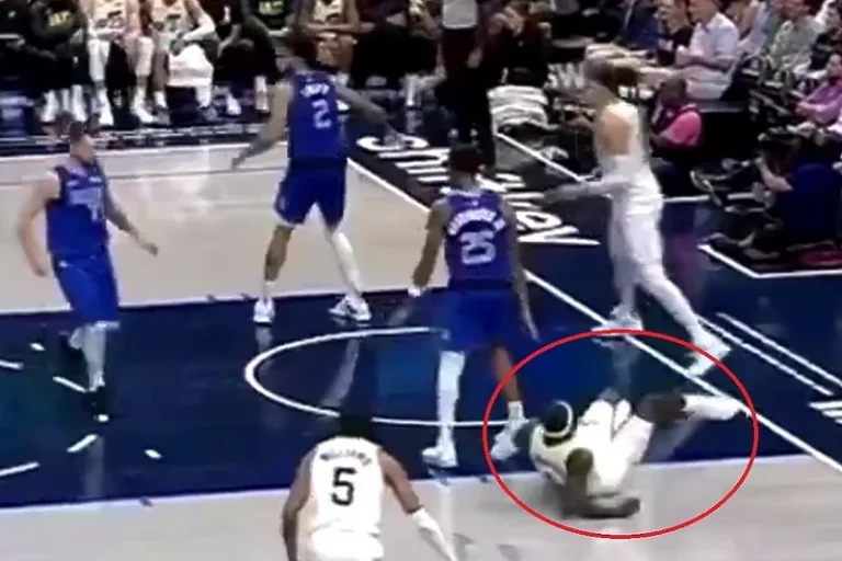 Jeziva povreda u NBA: Košarkaš Jazza se srušio na parket, svi se hvatali za glavu