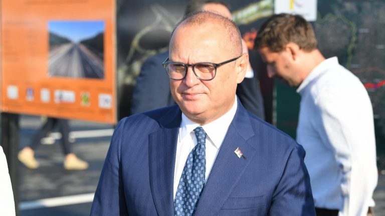 Goran Vesić u teškom stanju zbog štrajka glađu, prebačen u bolnicu