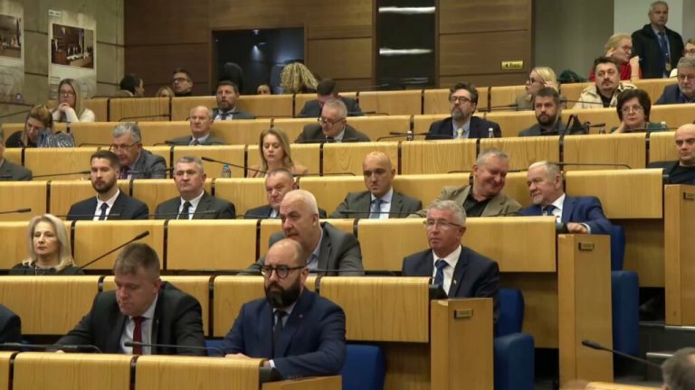 Nikšić napustio vanrednu sjednicu Parlamenta FBiH, opozicione stranke ga kritikovale
