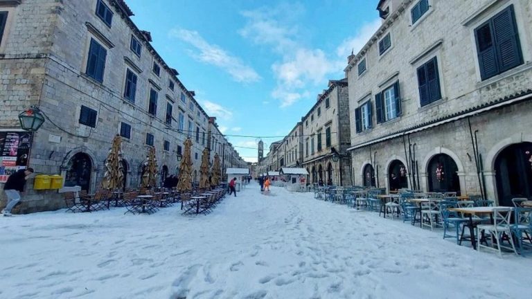 Stradun prekriven gradom: Pogledajte nesvakidašnje prizore iz Dubrovnika!