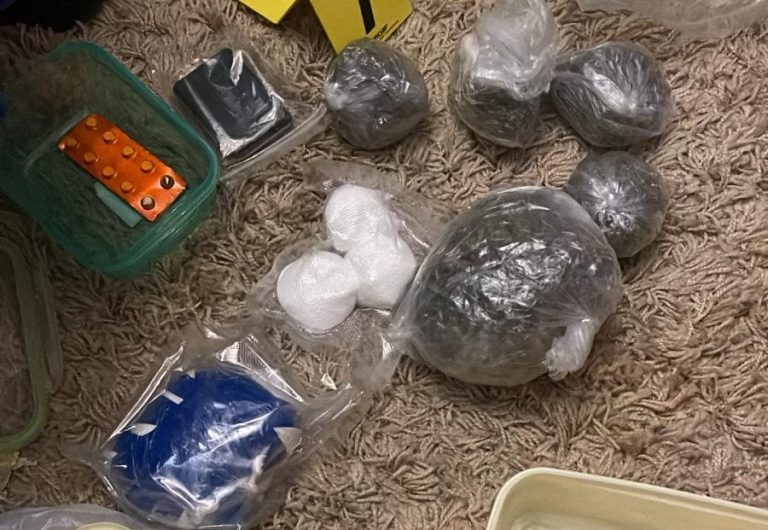 Dvije osobe uhapšene u Lukavcu: Pronađeni spid, marihuana, tablete…