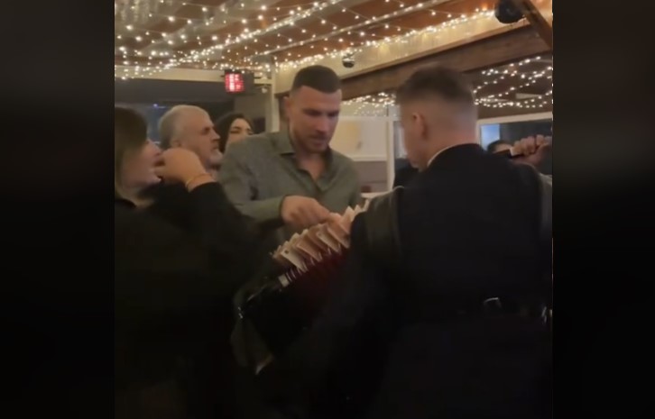 Džeko zakitio harmonikaša, pogodila ga poznata narodna pjesma