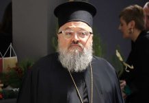 DODVORAVANJE: Licemjerni paroh Danilo Pavlović u “zagrljaju” HDZ politike