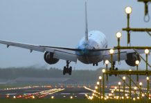 Haos u avionu: Nije htio sjediti pored supruge, stjuardese joj zalijepile usta