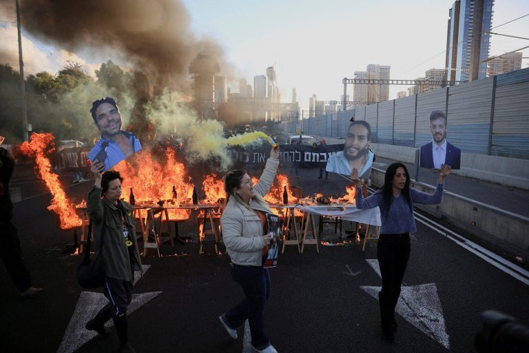 Izraelski demonstranti blokirali cestu, traže provedbu prekida vatre