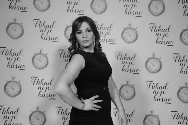 Detalji o smrti Grandove pjevačice: „Preminula je u kolima Hitne pomoći“