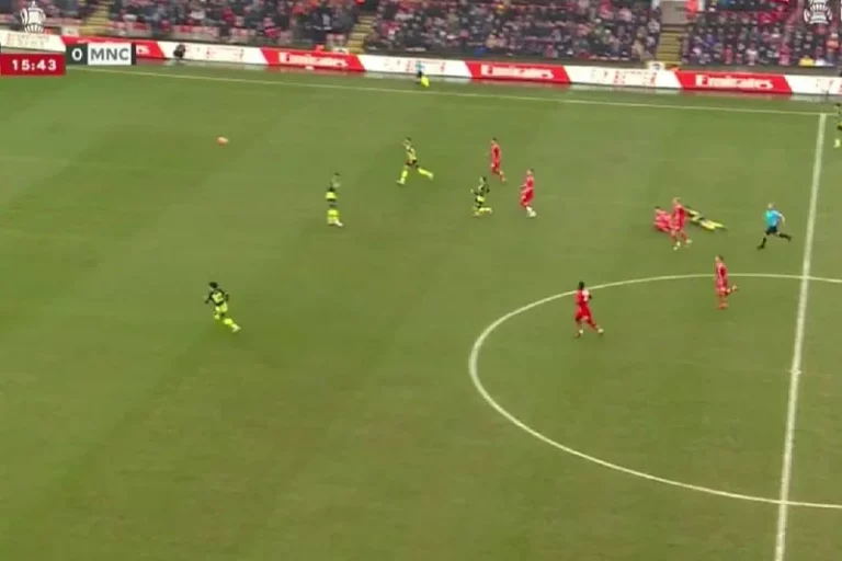 City gubi od trećeligaša, Građani su primili nevjerovatan gol na startu susreta