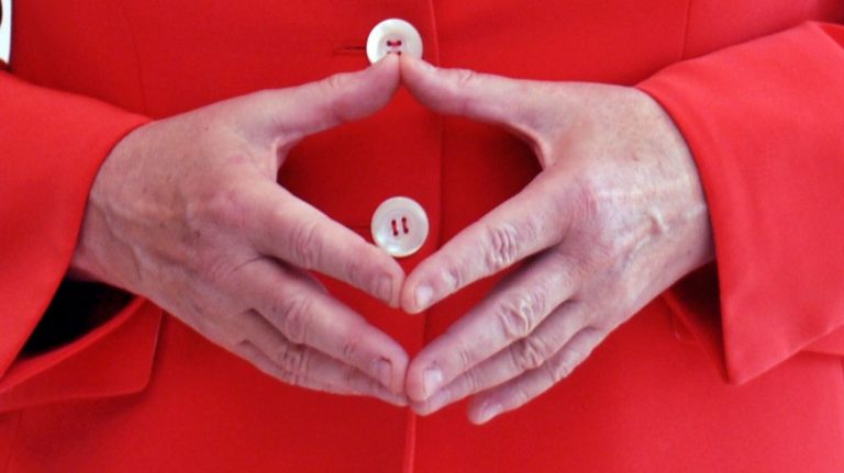 Psiholog objasnio: Evo šta znači kada neko postavi ruke u obliku trougla dok govori