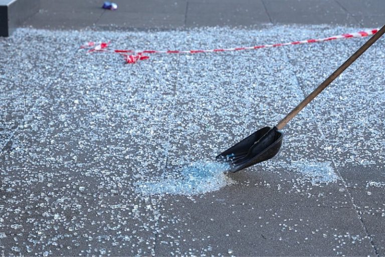 Inspekcija o pucanju stakla na SCC-u: Pronađeno 50 staklenih kuglica, smatra se da su bačene prema fasadi