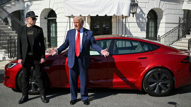 Američki senatori zahtijevaju istragu: Trump i Musk koriste Bijelu kuću kao izložbeni prostor