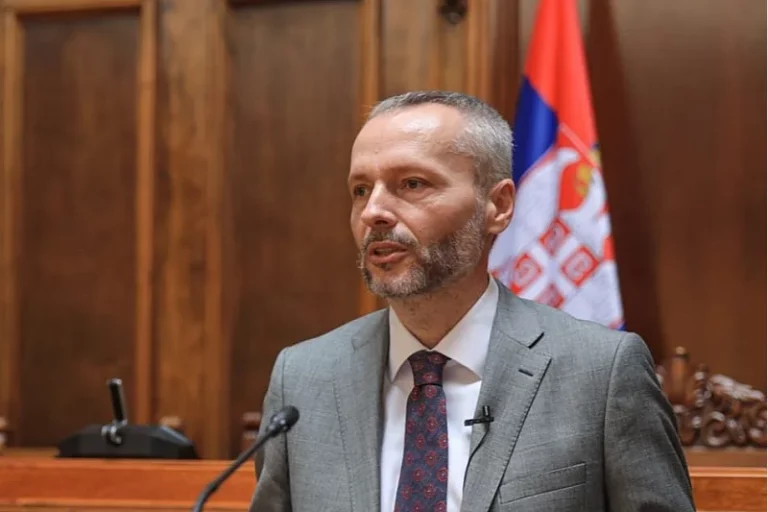 Advokat Olenik: Građani će tužiti Srbiju zbog korištenja zvučnog topa, to oružje nije dozvoljeno