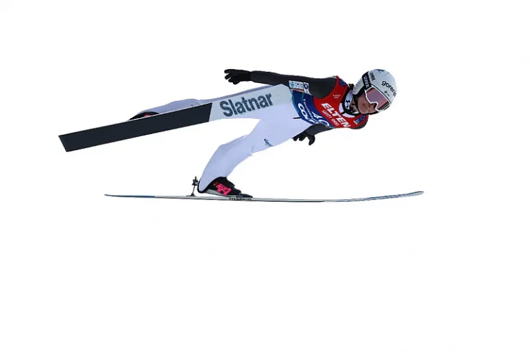 Čudesna Nika Prevc skočila 236 metara i postavila novi svjetski rekord