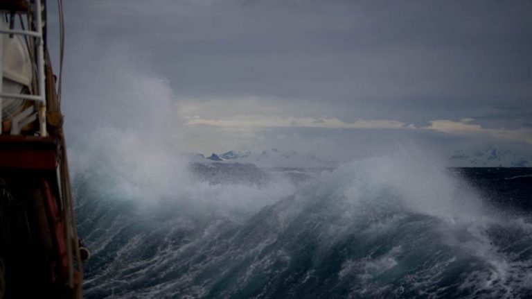 Oluja pogodila Australiju, stotine hiljada ljudi bez struje