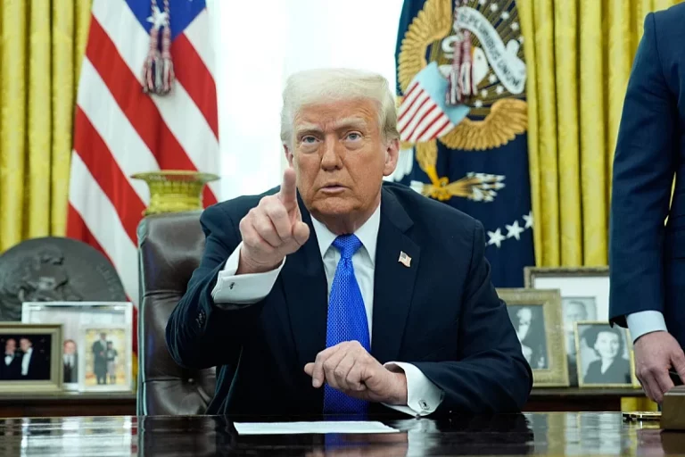 Trump zaprijetio uvođenjem sekundarnih carina na rusku naftu, pa objasnio kako to planira provesti