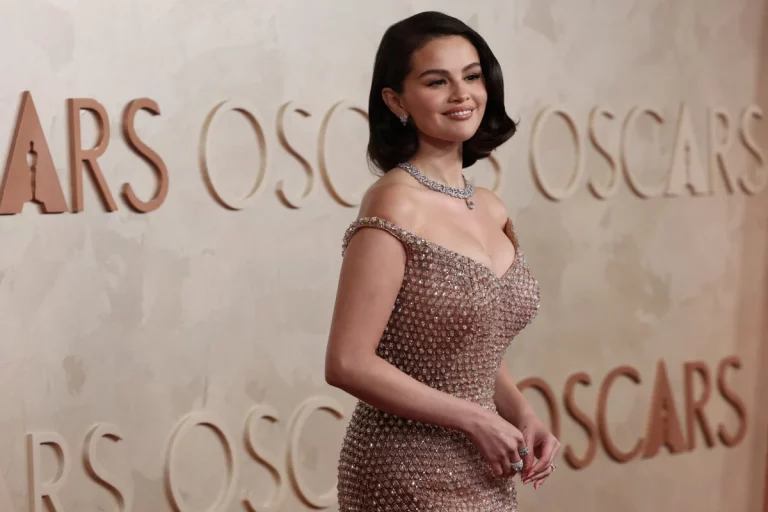 Selena Gomez istakla obline u pripijenoj haljini ukrašenoj s više od 16.000 kristala