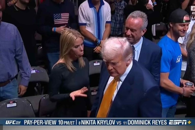 TRUMP PONOVO ŠOKIRA: Pogledajte šta je uradio supruzi najbližeg saradnika…