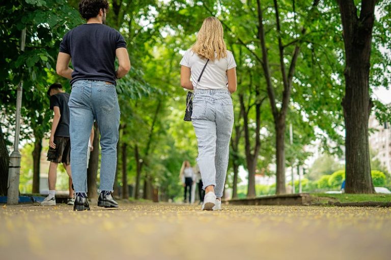 Hodanje najmanje 3 hiljade koraka dnevno može usporiti napredovanje Alzheimerove bolesti