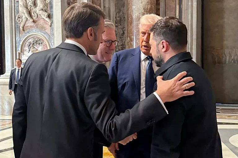 Čitačica s usana otkrila kako je Trump saopćio Macronu da ne treba biti na sastanku njega i Zelenskog