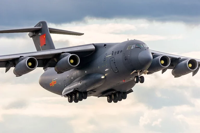 Kineski vojni avion s najmodernijom opremom sletio u Egipat, u Izraelu zabrinuti