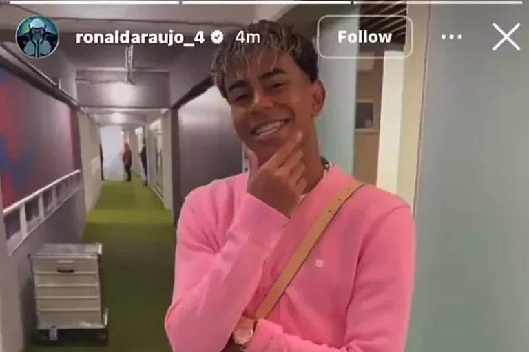 Yamal privukao pažnju neobičnim modnim izborom, saigrač ga zezao: “Pa to je jakna moje kćerke”