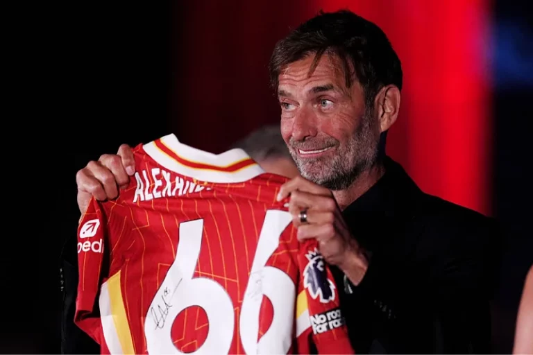 Klopp se pojavio s dresom “izdajnika” Liverpoola i govorom očitao lekciju navijačima