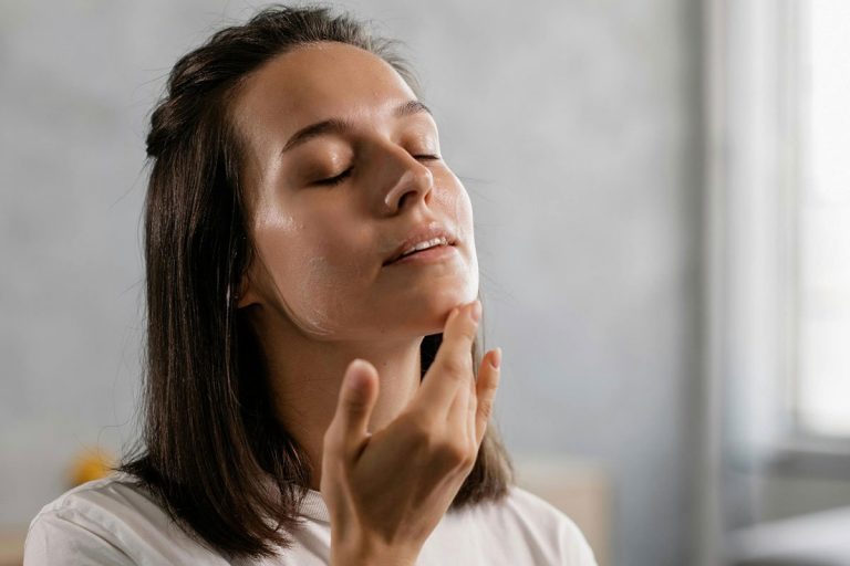 Kako hormoni utiču na kožu: Šta svaka žena treba znati?